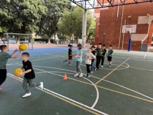 פעילות גיבוש כיתתית בית ספר יסודי עם דרך הכדור לחיזוק האקלים הכיתתי