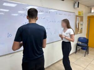 כלים להתמודדות עם תלמידים מאתגרים: מדריך מעשי למורים ואנשי חינוך